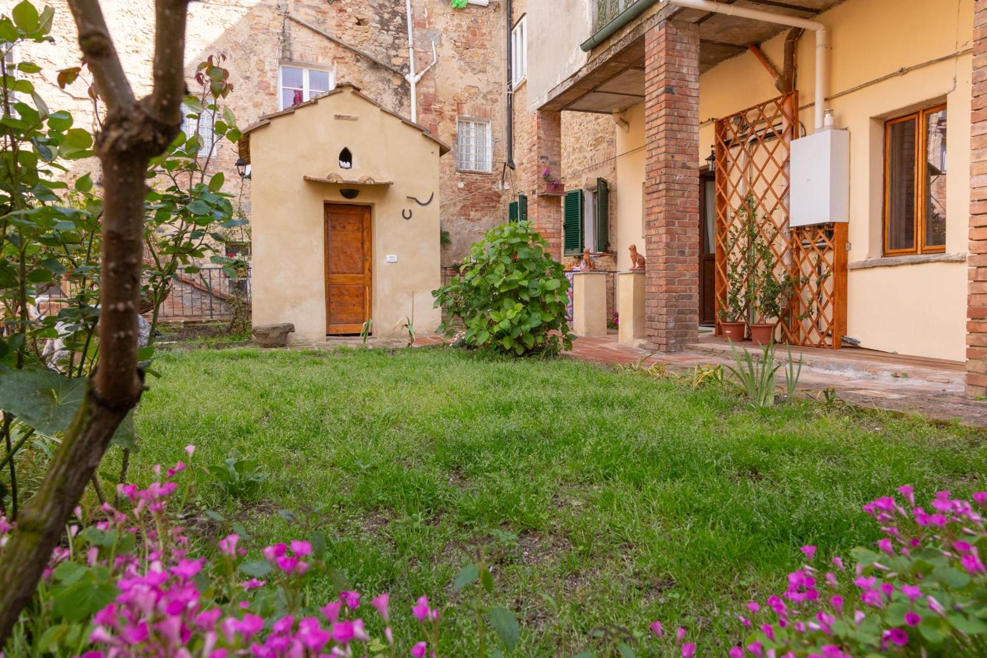 Il Cantuccio- Appartamento In Centro Con Giardino Volterra Exterior foto