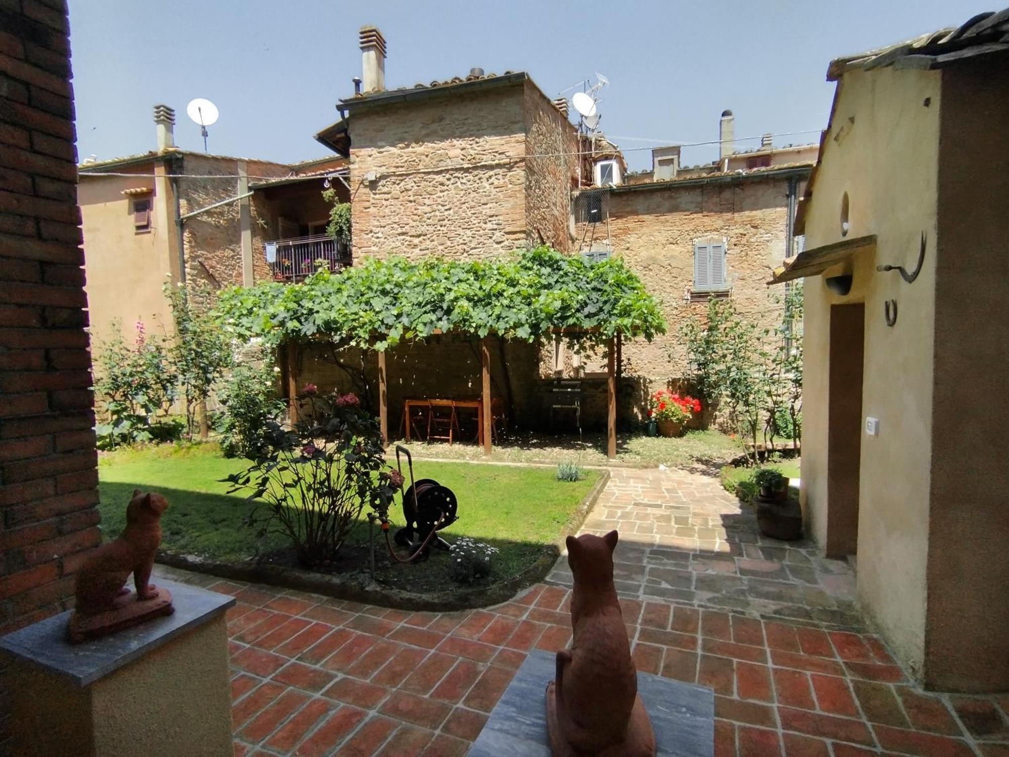 Il Cantuccio- Appartamento In Centro Con Giardino Volterra Exterior foto